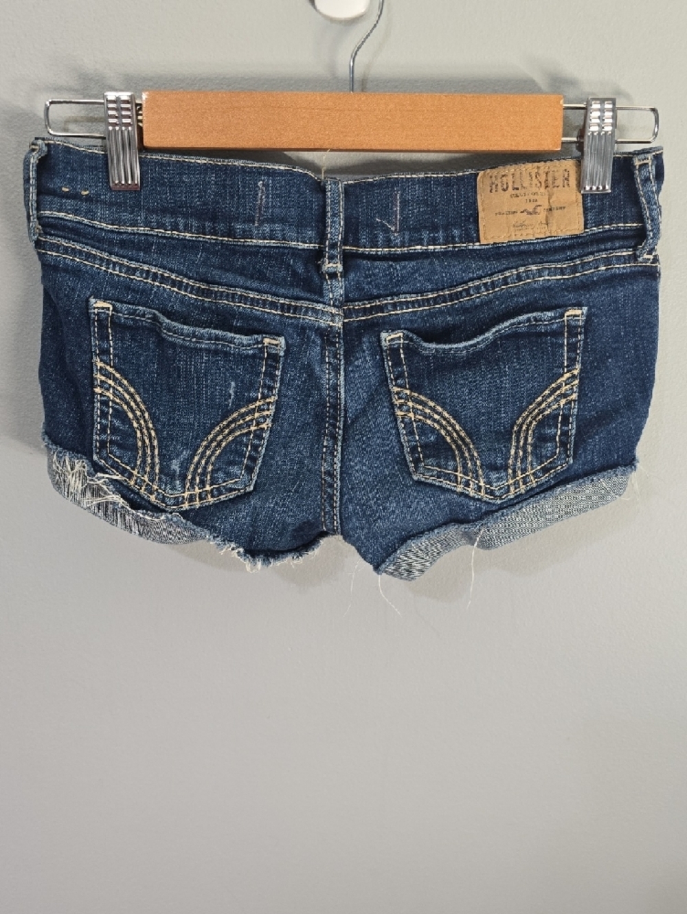 Hollister jean shorts womens size 1 blue double button frayed-hem raw cut Summer - Picture 2 of 10